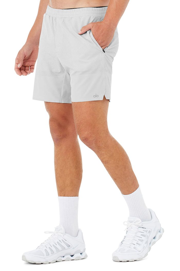 Alo Yoga 7" Traction Men's Short White | 27XTJDGOY