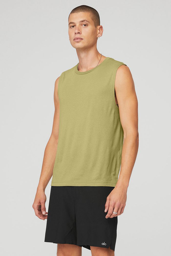 Alo Yoga The Triumph Muscle Men's Tank Tops Green | 61WONQIFE