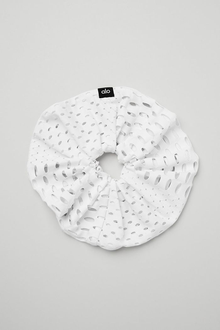 Alo Yoga Mesh Haute Summer Women\'s Scrunchie White | 81CEKJDLX