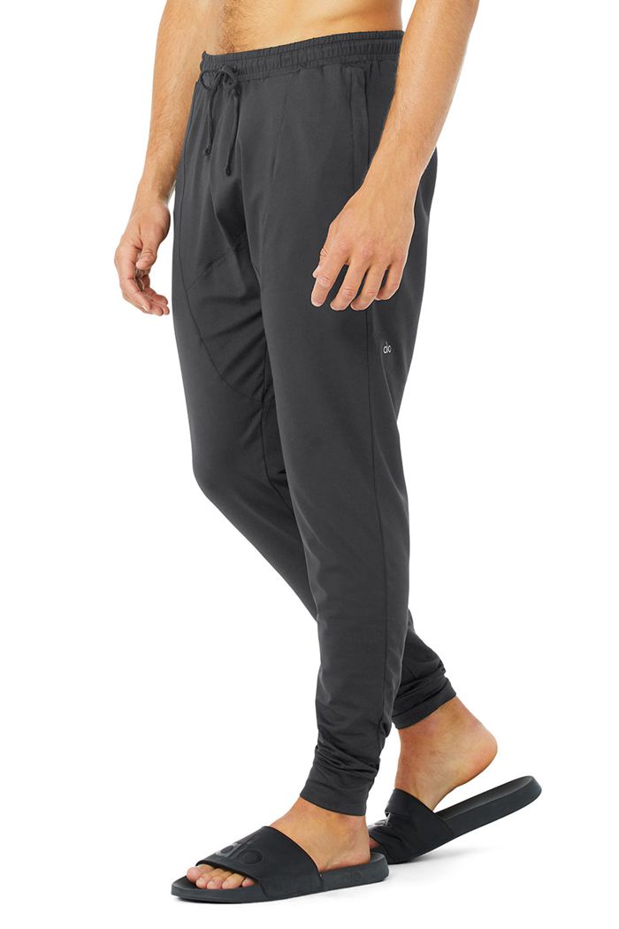 Alo Yoga Revitalize Men's Pants Dark Grey | 62OTDZVGB