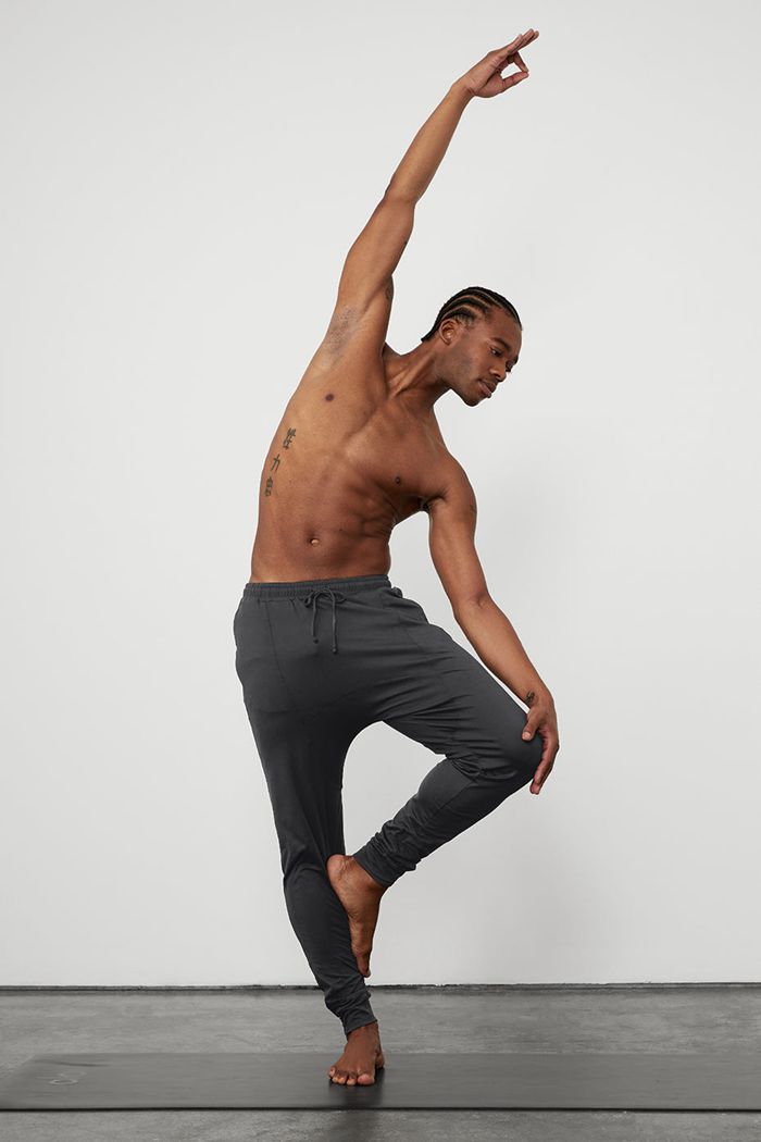 Alo Yoga Revitalize Men's Pants Dark Grey | 62OTDZVGB