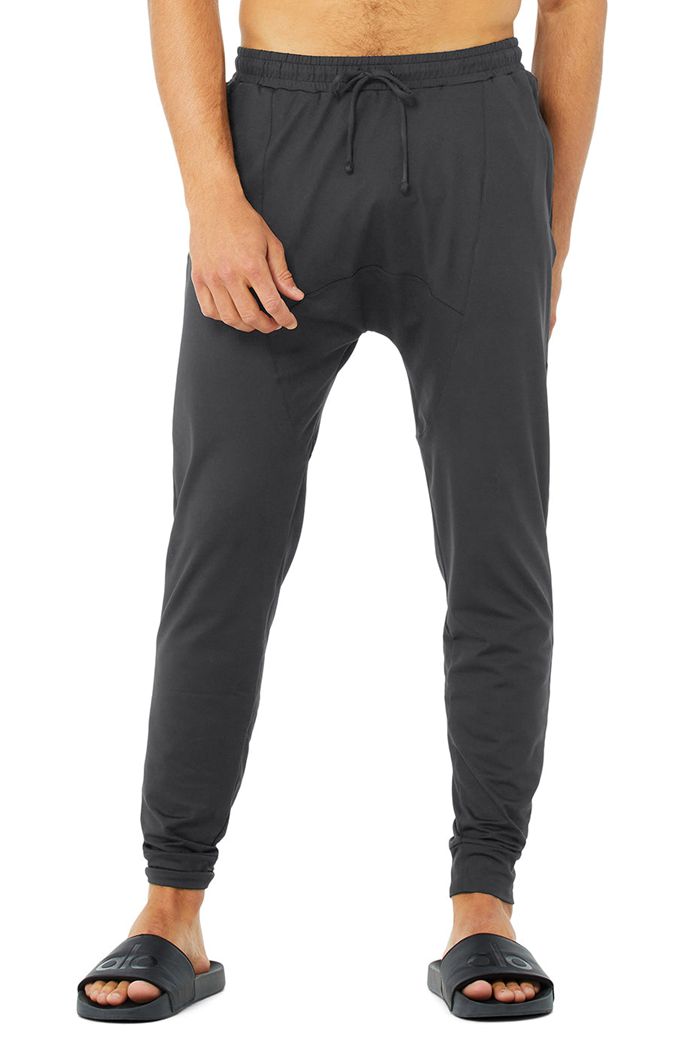 Alo Yoga Revitalize Men\'s Pants Dark Grey | 62OTDZVGB